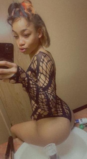 funsize, 40  female escort, Sioux Falls